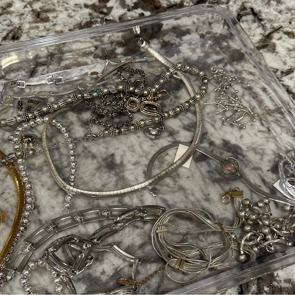 COPY - Vintage 2 Modern Large Lot Of Silver & Gold Tone Jewelry - Picture 7 of 8